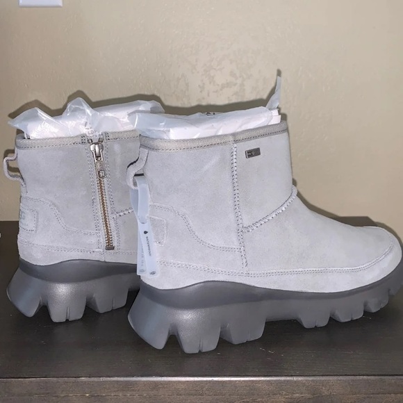SOLD!! Ugg Palomar Sneaker bootie 8 - Picture 3 of 8